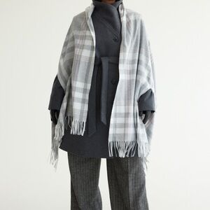 Reitmans Gray Plaid Fringe Shawl Scarf NWT Giftable Warm Cozy Gift Neutral